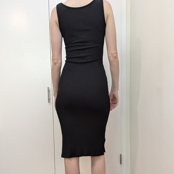 MOVING SALE - Reformation Willie knit dress, Size XS Excellent Condition! - Picture 13 of 16